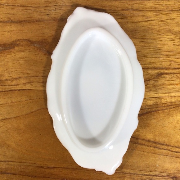 Vintage Fostoria Milk Glass “Jenny Lind” Cameo Dresser Dish - Picture 6 of 6